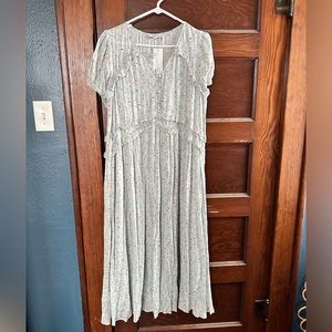 Piper and Scoot The Harlem V-Neck Midi Dress in Sage Floral Medium NWT